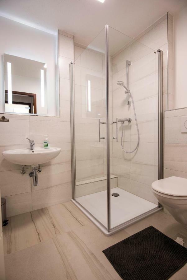 Ferienwohnung Dennis 로라흐 외부 사진