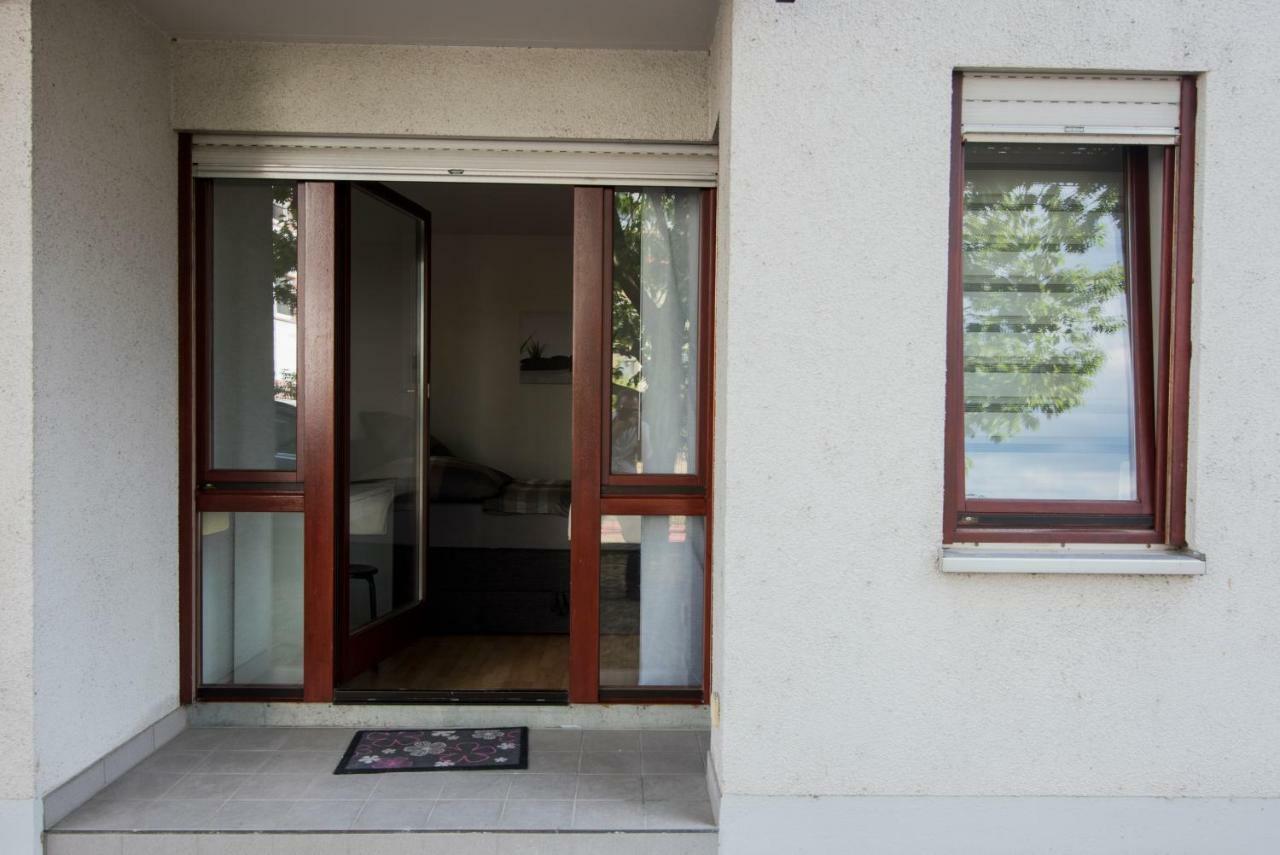 Ferienwohnung Dennis 로라흐 외부 사진